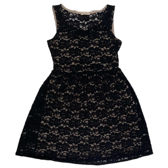 Retro Lace Dress - Picture 1 of 3